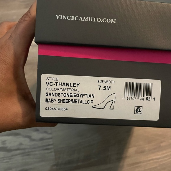 Beige/Taupe leather pump. - Picture 2 of 4